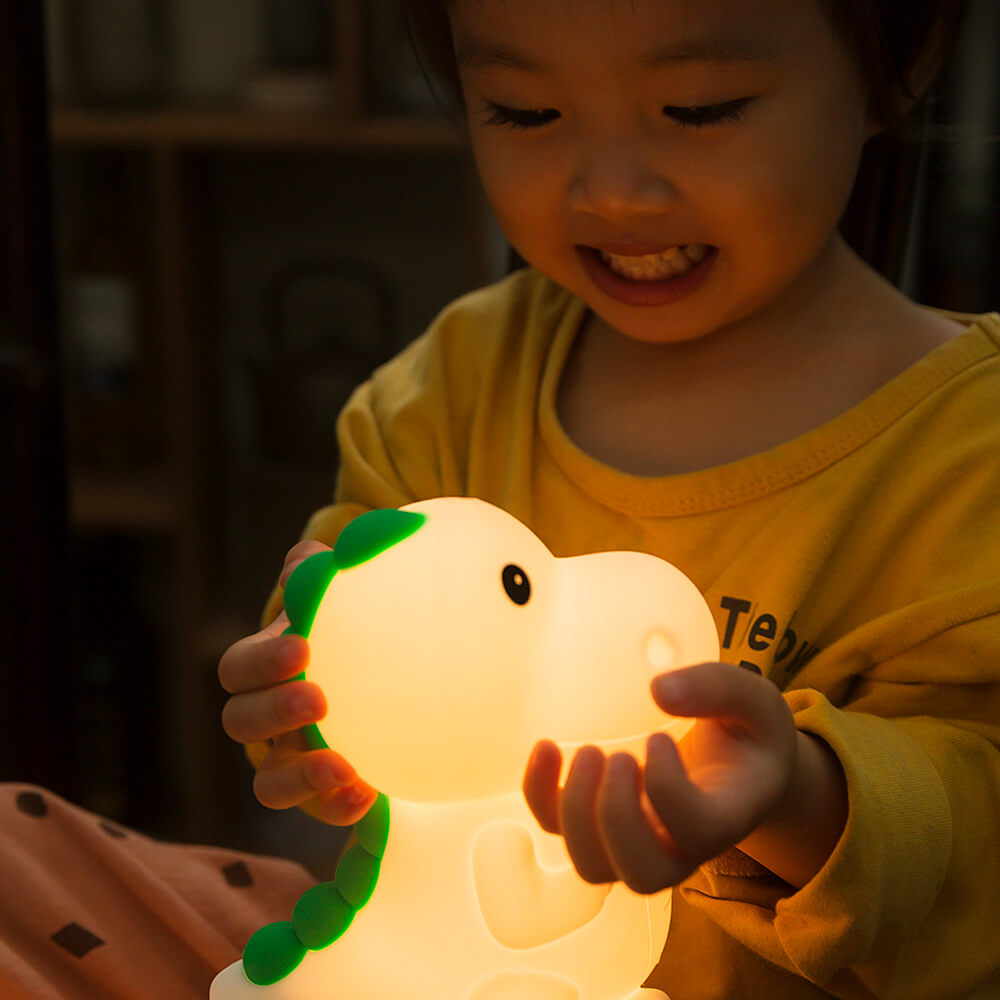 Lámpara de mesa LED de noche contemporánea y creativa con diseño de dinosaurio de dibujos animados, de silicona ABS PC Pat, recargable por USB, para dormitorio 