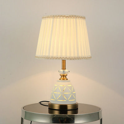 Moderne minimalistische Tischlampe aus Stoff mit einfarbiger Hardware und 1 Licht 