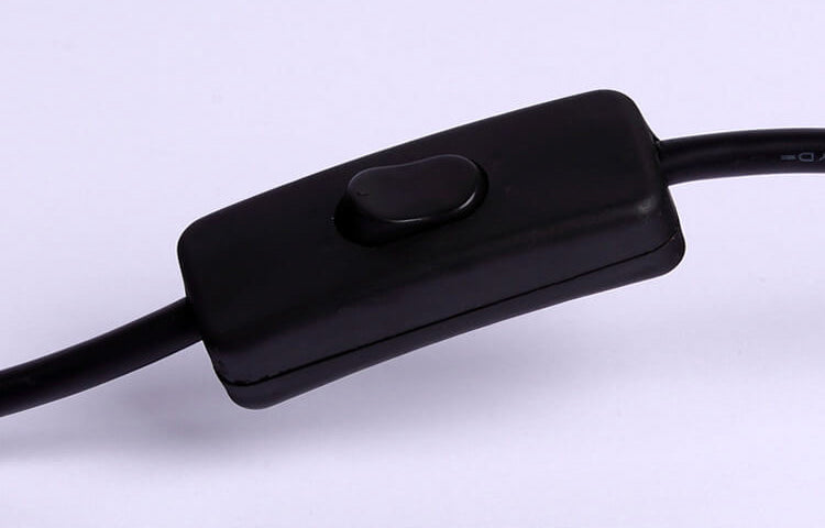 Nordischer minimalistischer beiger Stoff 1-Licht Tischlampe 
