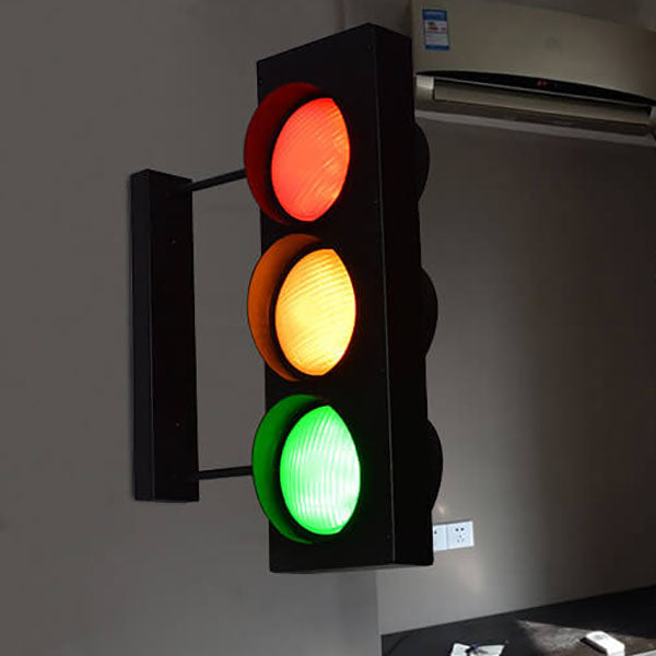 مصباح حائط LED بتصميم إشارة مرور صناعية عتيقة 