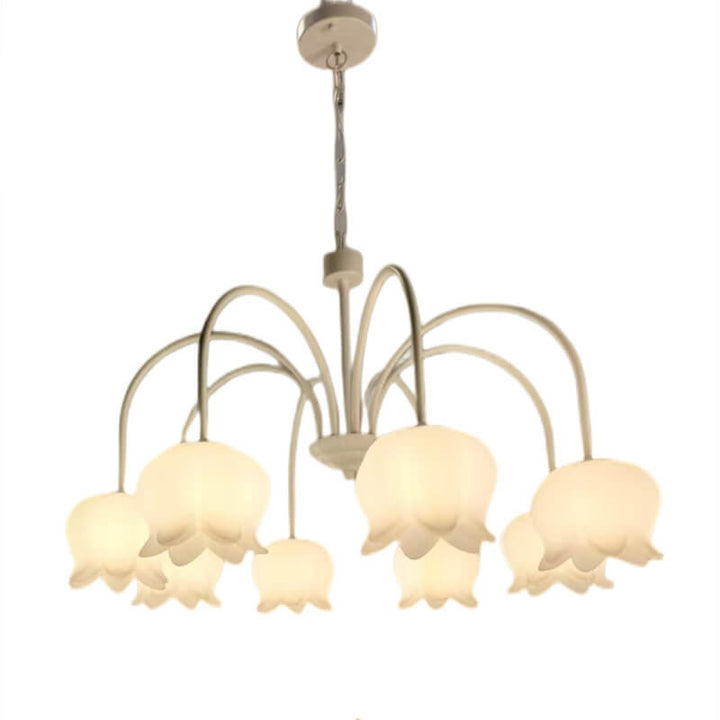 Traditioneller französischer 5/6/8-flammiger Kronleuchter aus Acryl und Eisen in cremeweißem Glockenblumen-Design für das Schlafzimmer 
