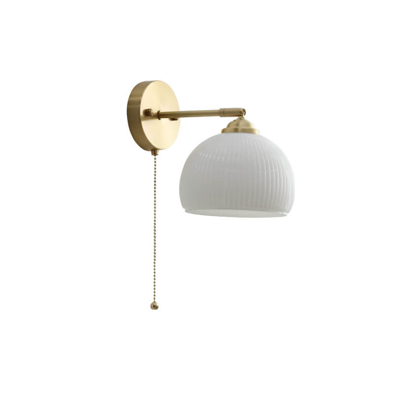 Zeitgenössische nordische Wandlampe mit Zugschalter, 1-flammig, aus weiß gestreiftem Glas und Messing, für das Schlafzimmer 