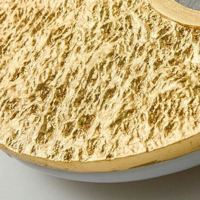 مصباح حائط LED بإطار دائري من الراتنج مع رقائق ذهبية من نورديك كرياتيف 