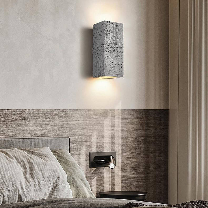 Traditionelle Retro-Wabi-Sabi-LED-Wandleuchte aus Verbundmaterial in quadratischer Säulenform, handgearbeitet, für das Wohnzimmer 