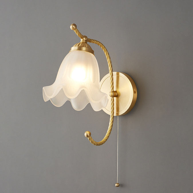 Applique murale Nordic Full Brass Glass Flower à 1 lumière 