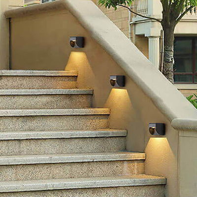 Lampe murale LED moderne minimaliste extérieure étanche carrée avec éclairage vers le haut et vers le bas 