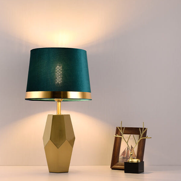 Lampe de table à 1 lumière à base géométrique en métal et tissu artistique de luxe