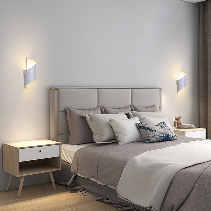 Modern Creative Bending Aluminum Outdoor Indoor Waterproof LED Wall Sconce Lamp