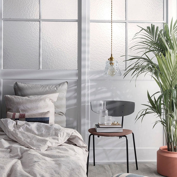 Lámpara colgante de 1 luz Contemporary Nordic de latón con vidrio y cobre Thorn Flower para salón y dormitorio 