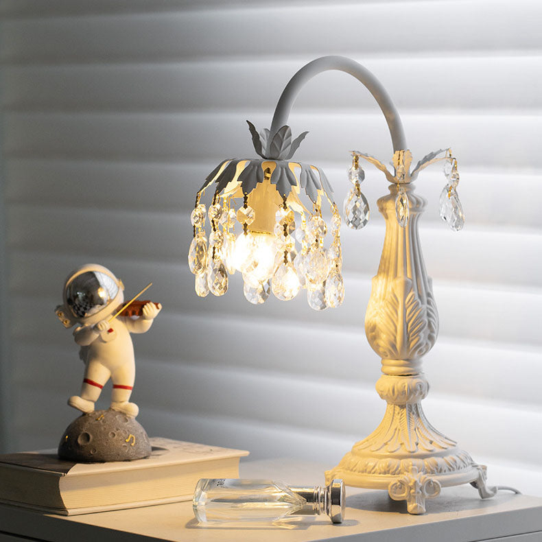 Lámpara de mesa de 1 luz con base tallada de hierro y cuentas de cristal chino tradicional para dormitorio 