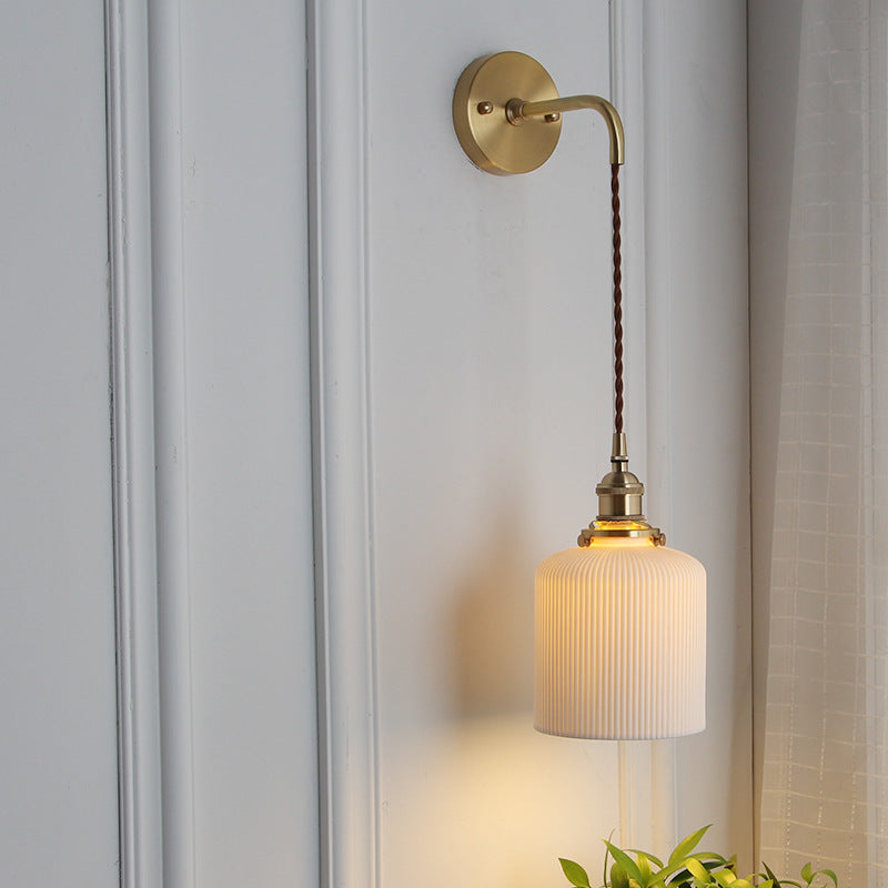 Japanischer Retro Minimalistischer Zylinder Oval Messing Lucite 1-Licht Wandleuchte 