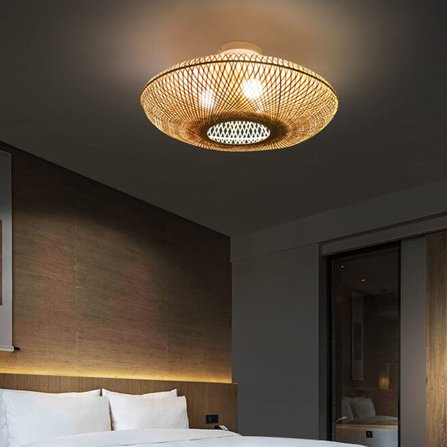Traditionelle japanische 3-flammige Semi-Flush-Deckenleuchte in runder Bambusflechtoptik im Flying-Saucer-Design für das Schlafzimmer 