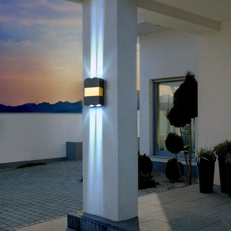 مصباح حائط خارجي مقاوم للماء بتصميم مستطيل حديث من الألومنيوم والزجاج مع إضاءة LED 