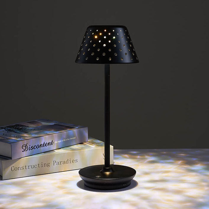 Lampe de table LED alimentée par USB en fer forgé perforé minimaliste moderne 