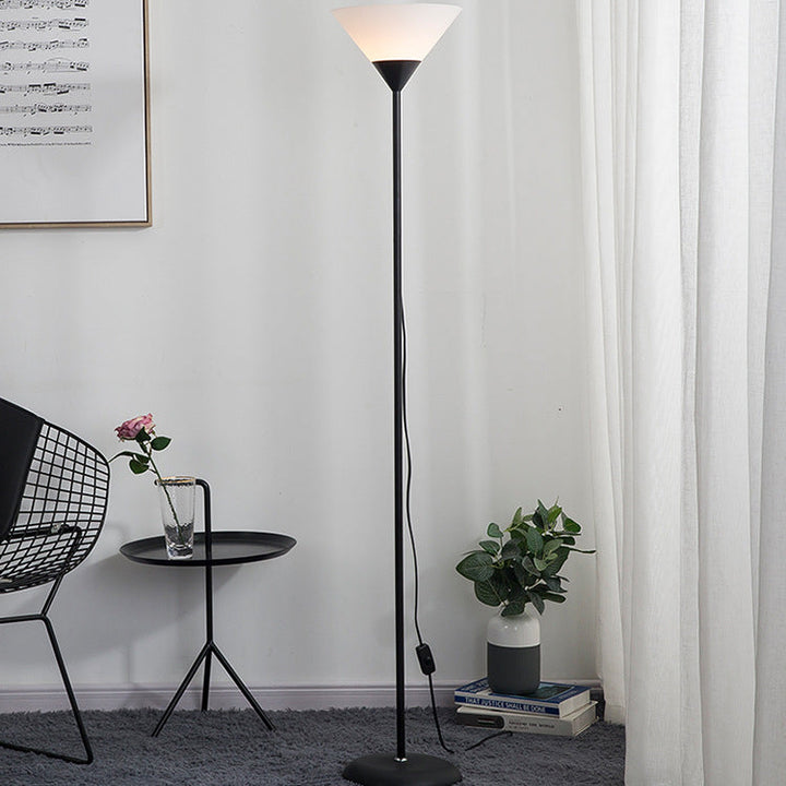 Lampe de sol créative minimaliste avec abat-jour en forme de cône à 1 lumière 