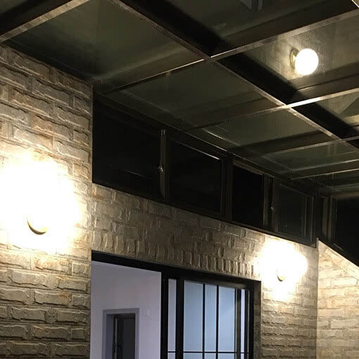Nordischer minimalistischer weißer Orb aus Metall und Glas LED-Deckenleuchte 