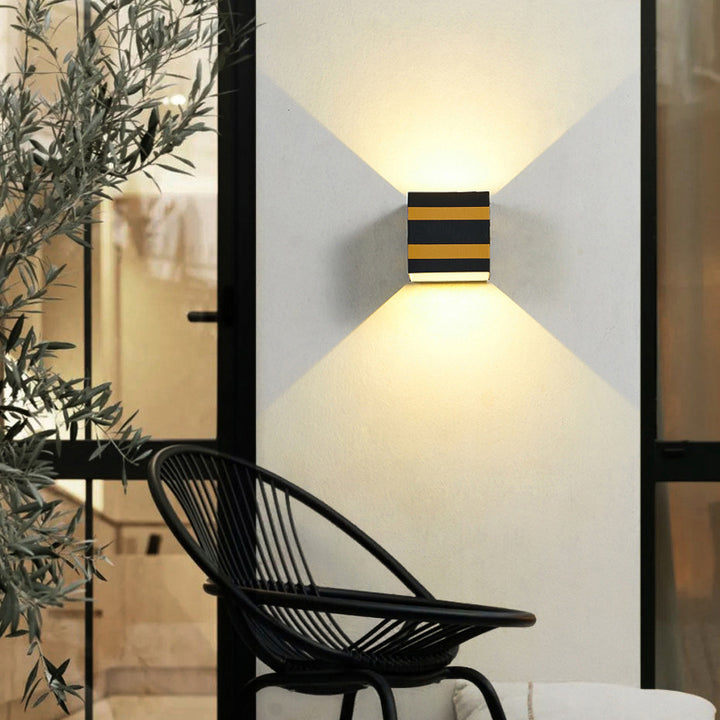 Moderne minimalistische quadratische Würfel-Aluminium wasserdichte LED-Wandleuchte für den Außenbereich 