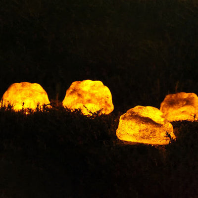 Forma de piedra de simulación Resina Luz solar para exteriores de 4 luces 