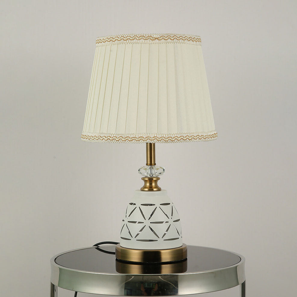 Moderne minimalistische Tischlampe aus Stoff mit einfarbiger Hardware und 1 Licht 