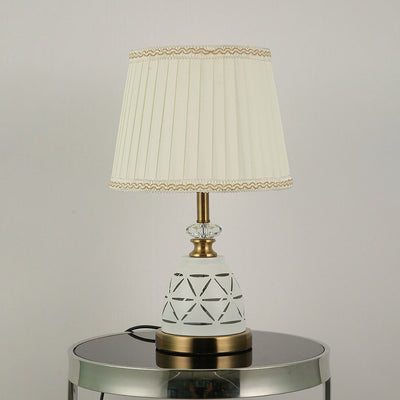 Moderne minimalistische Tischlampe aus Stoff mit einfarbiger Hardware und 1 Licht 