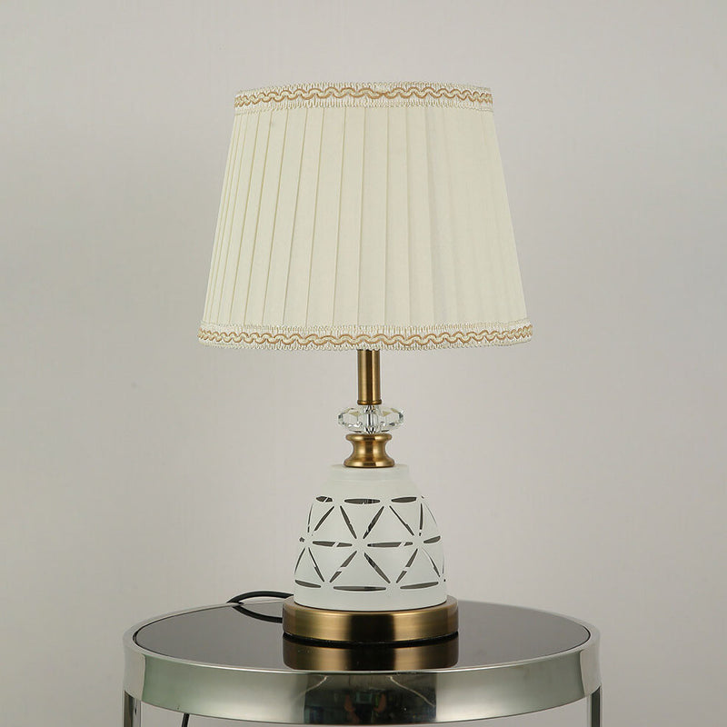 Moderne minimalistische Tischlampe aus Stoff mit einfarbiger Hardware und 1 Licht 