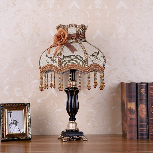 Lampe de table à 1 lumière en résine à pampilles en tissu de luxe européen 