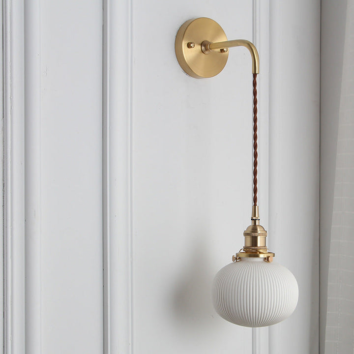 Japanischer Retro Minimalistischer Zylinder Oval Messing Lucite 1-Licht Wandleuchte 