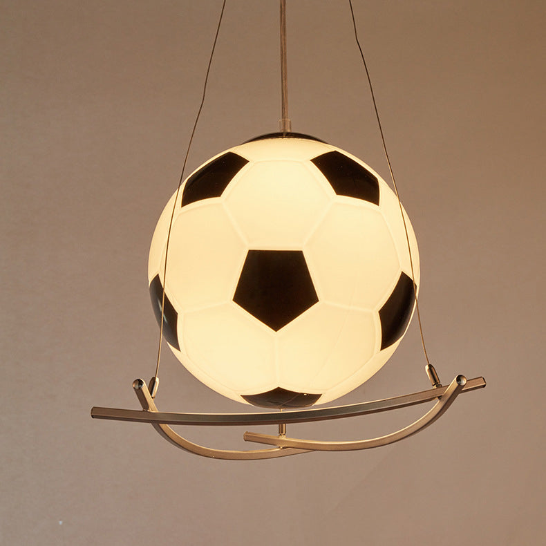 Lampe suspendue pour enfants à 1 lumière en fer et verre de football créatif de dessin animé 
