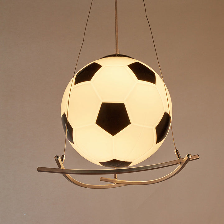 Lampe suspendue pour enfants à 1 lumière en fer et verre de football créatif de dessin animé 