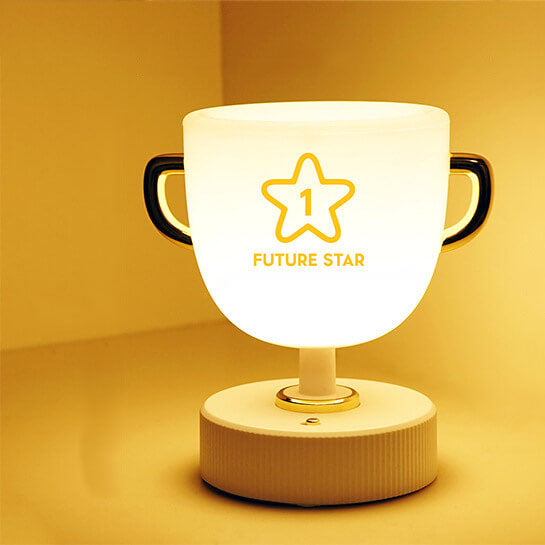 Kreative Trophäenbecher LED Nachtlicht USB Tischlampe 