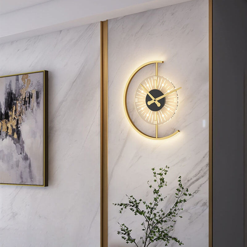 مصباح حائط LED على شكل ساعة بإطار ذهبي بلمسة إبداعية معاصرة لغرفة المعيشة 