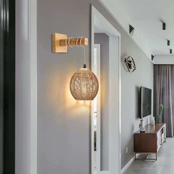 Zeitgenössische Boho Rattan Webkäfig Holzträger 1-Licht Wandleuchte für das Wohnzimmer 