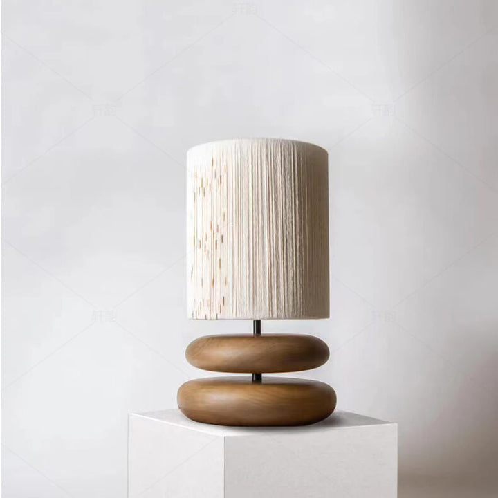 Japanischer minimalistischer Walnussstoff-Lampenschirm Zylinder 1-Licht Tischlampe 