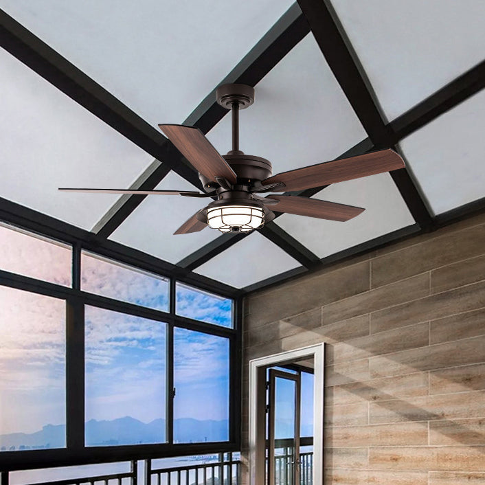 Zeitgenössische industrielle wasserdichte Holzventilatorflügel Runde Eisenrahmen Schatten LED Downrods Deckenventilator Licht für Außenterrasse 