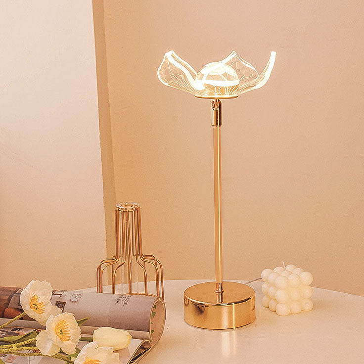 Moderne minimalistische LED-Tischlampe aus Acryl mit Blumen- und Schmetterlingsmotiv in Gold für das Schlafzimmer 