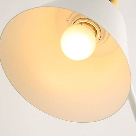 Lámpara de mesa de 1 luz con brazo curvado y pantalla cónica simple nórdica 