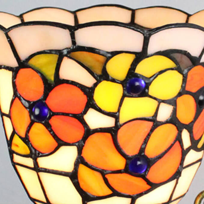 Vintage Tiffany Mediterrane Wandlampe mit einem konischen Buntglas-Licht 