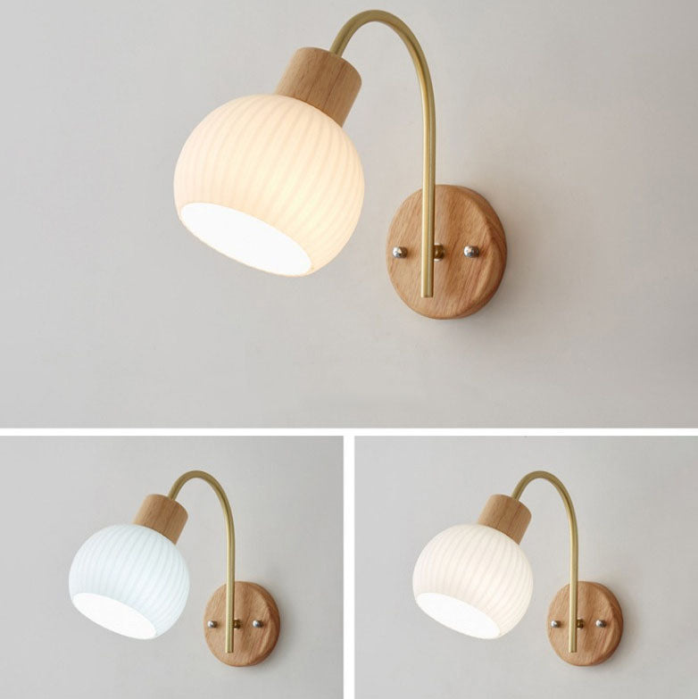 Zeitgenössische nordische 1-flammige Wandleuchte aus Acryl, Holz und Eisen mit Kugel- und Streifendesign für das Wohnzimmer 