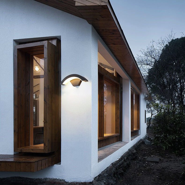 Lámpara de Aplique de Pared LED Curva de Aluminio Acrílico Impermeable para Exteriores Moderna 