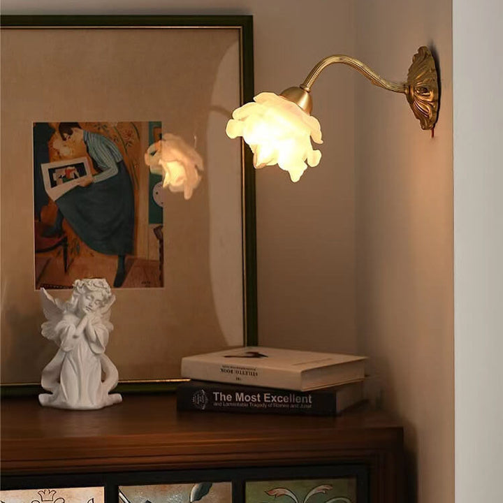 Modern Luxury Floral Round Glass Brass 1-Light Wall Sconce Lamp for Living Room
