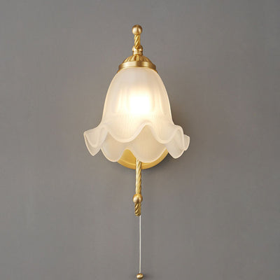 Applique murale Nordic Full Brass Glass Flower à 1 lumière 