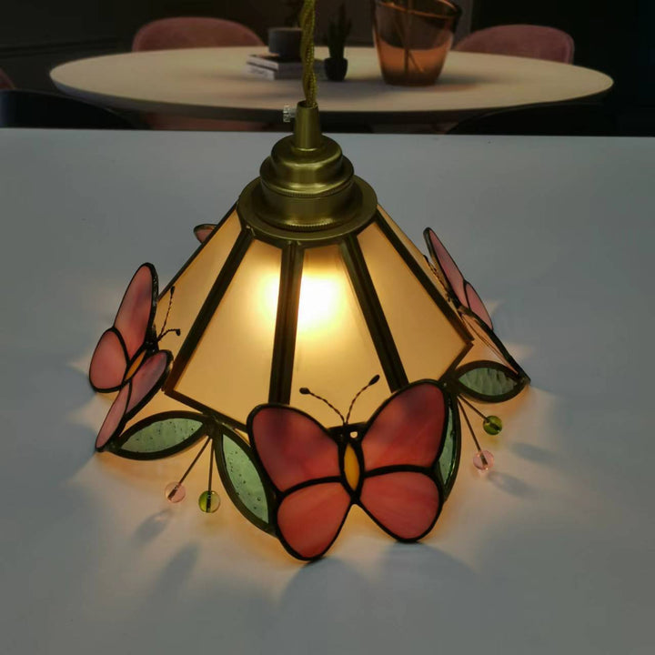 Moderne nordische 1-flammige Pendelleuchte aus Kupfer mit Schmetterlings-Buntglas in Kegelform für das Wohnzimmer 