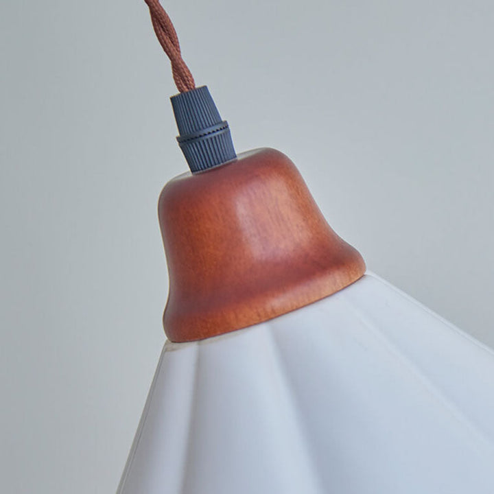 Japanischer minimalistischer trichterförmiger hohler Keramik 1-Licht-Pendelleuchte 