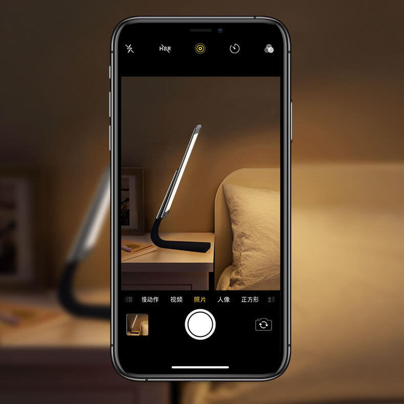 Lámpara de mesa de lectura LED recargable USB de metal plegable moderna para el cuidado de los ojos 