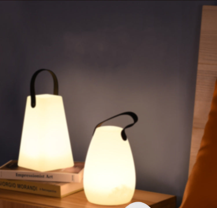 Moderne kreative einfache USB wiederaufladbare tragbare LED-Tischlampe mit 16 Farbwechseln 