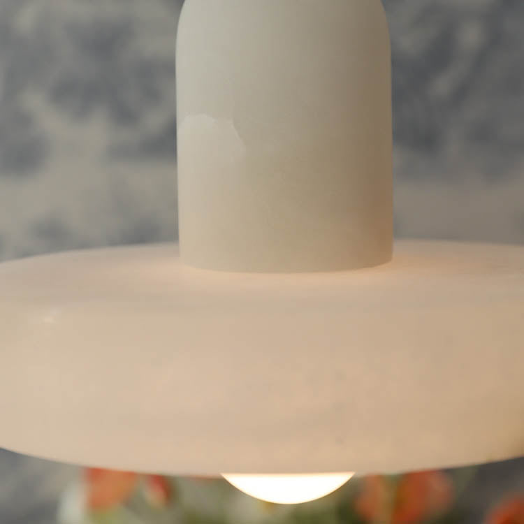 Lámpara colgante de 1 luz de latón con pantalla redonda de mármol chino tradicional para sala de estar 