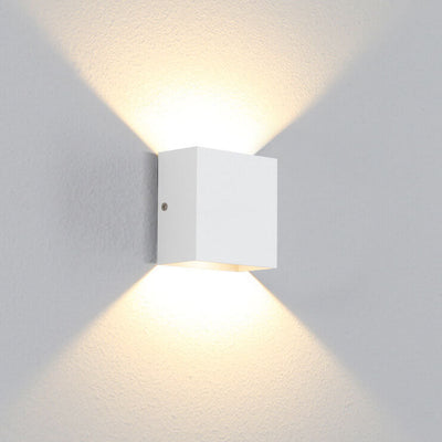 مصباح حائط LED مربع من الألومنيوم بتصميم عصري بسيط 