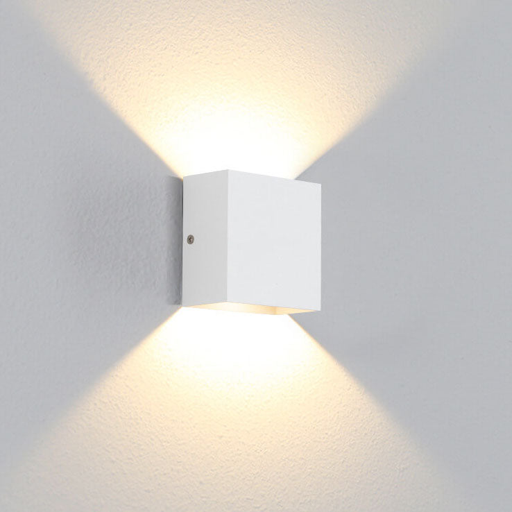 Moderne minimalistische quadratische LED-Wandleuchte aus Aluminium 