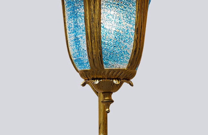 Böhmische marokkanische blaue Eisen-Wandleuchte mit 1 gebogenem Arm 