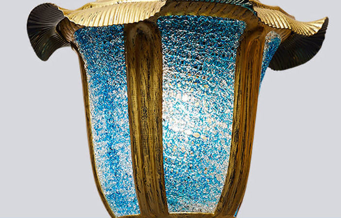Böhmische marokkanische blaue Eisen-Wandleuchte mit 1 Licht und gebogenem Arm